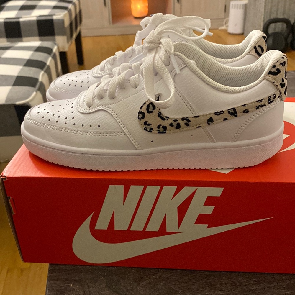 WMNS Nike Court Vision Low